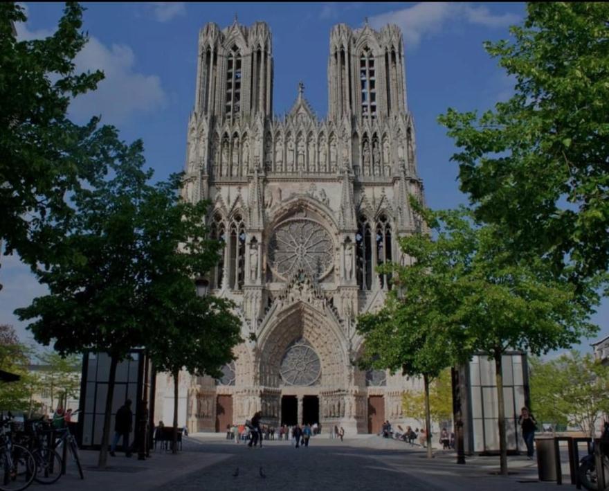 La Place Des Sacres, Proche Gare Et Centre Reims Esterno foto